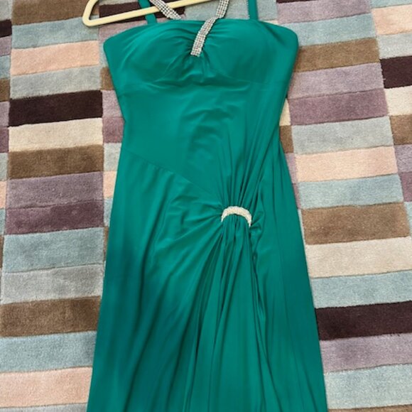 Emerald Green Evening Gown with Shawl, Size M by Janine - Picture 2 of 13